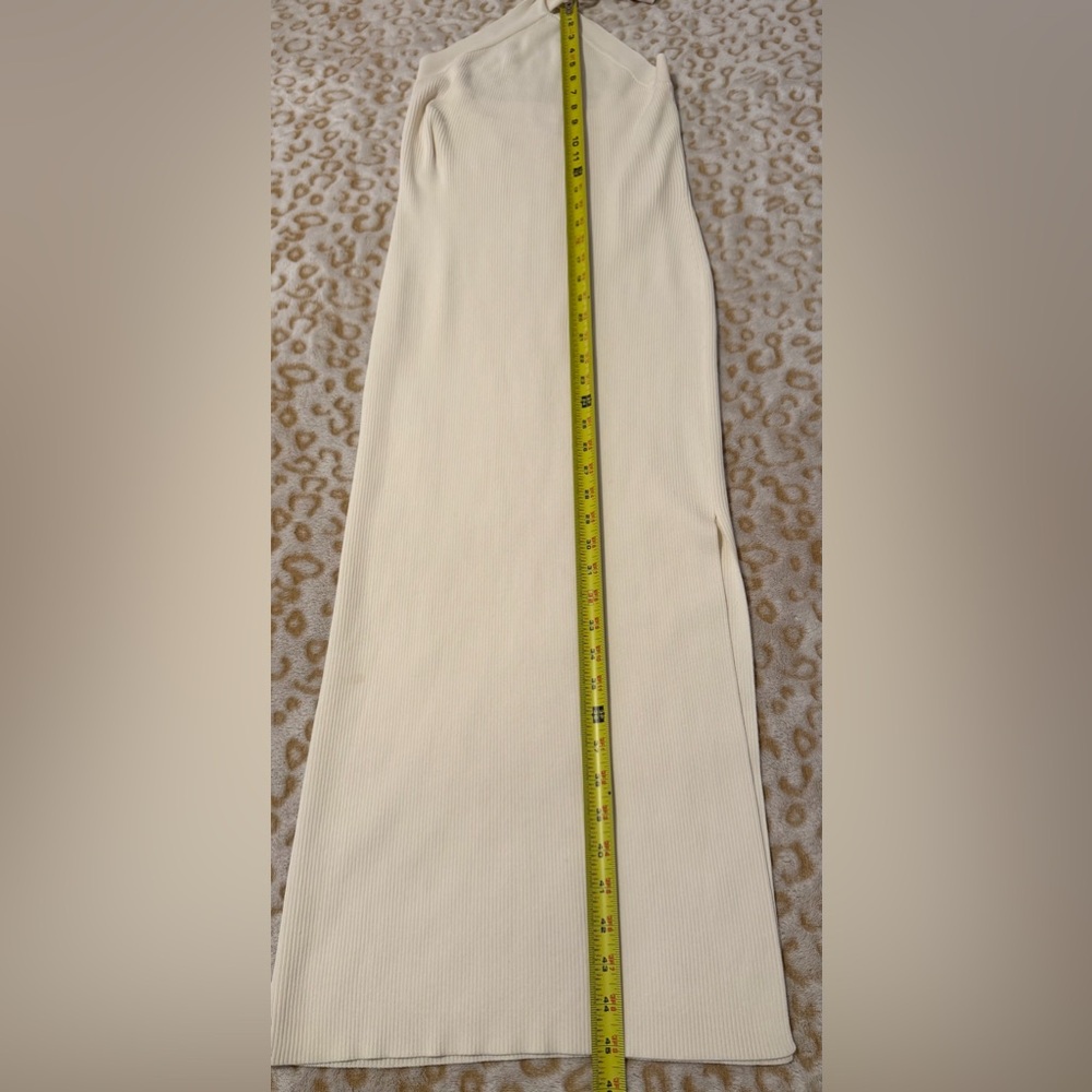 Aritzia Wilfred Ribbed Halter Dress in Ivory
Women’s Size: M - Picture 8 of 9